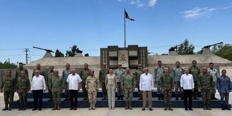 Rocha Moya asiste a reunión de seguridad de los gobernadores del Mar de Cortés