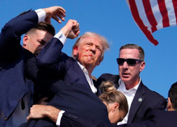 Trump es evacuado de un mitin en Pensilvania tras escucharse aparentes disparos