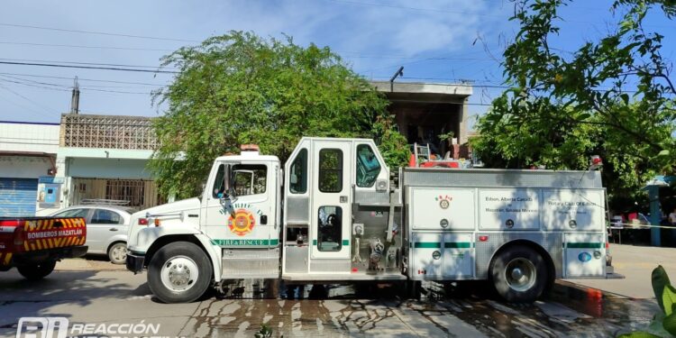 Se incendia casa habitación de la colonia 20 de Noviembre; Bomberos logran sofocar el fuego