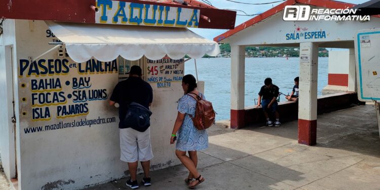 Baja afluencia turística en el Embarcadero a la Isla de la Piedra