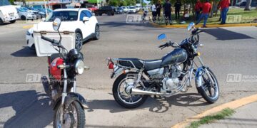 De nuevo chocan dos motocicletas en calles de Mazatlán