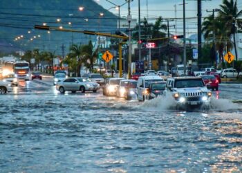 Automovilistas rompen cintas y por eso se quedan “varados”: PC Estatal llama a respetar medidas preventivas en lluvias