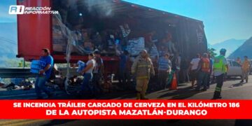 Se incendió un tráiler cargado de cerveza en el kilómetro 186 de la autopista Mazatlán-Durango.