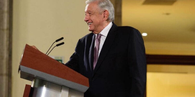 AMLO asegura que hay presupuesto suficiente para los programas sociales que implementará Sheinbaum
