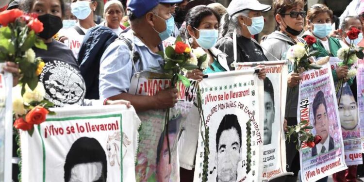 Caso Ayotzinapa: Juez libera a general acusado de crimen organizado en la desaparición de los 43 normalistas