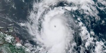 Beryl se fortalece y se convierte en huracán categoría 5 ‘potencialmente catastrófico’