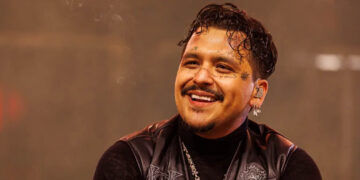 Christian Nodal entre los 50 más bellos de People en Español