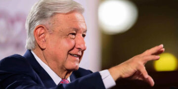 Joven recién egresado de la carrera de Derecho es un ángel: López Obrador