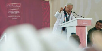 Se compromete AMLO a “hablarles con la verdad” a los padres de los 43 normalistas desaparecidos de Ayotzinapa
