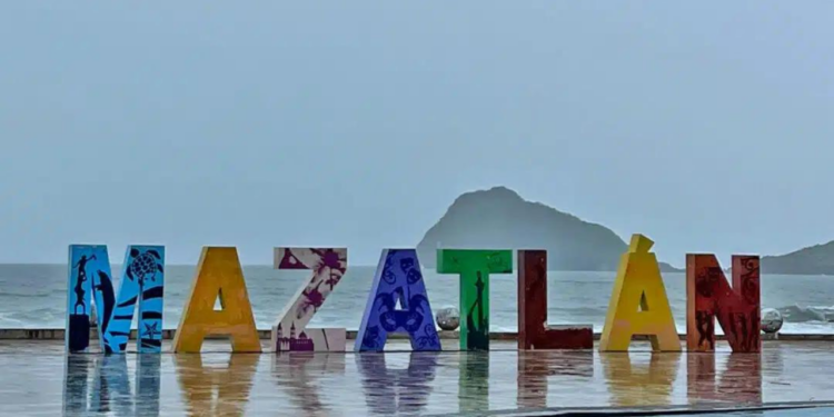Lluvia llega a Mazatlán, las precipitaciones continuarán este martes