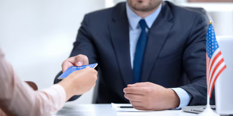 ¿Pausa en relación con embajador de EU afectará si quiero sacar mi visa?