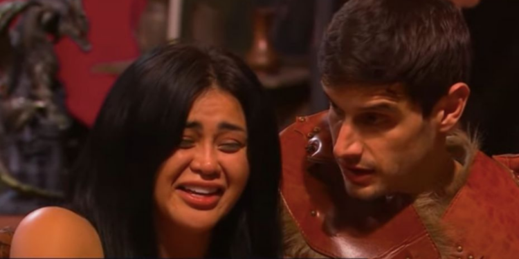 Gomita llora por Agustín y Adrián Marcelo le dice que le compre unos tennis Gucci para conquistarlo