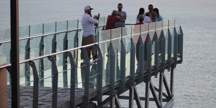 El mirador de cristal en El Faro Mazatlán vuelve a estar abierto al público