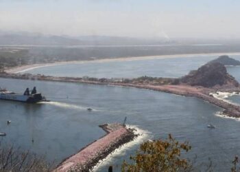 Ciudadano denuncia restricción de acceso en playa de la Isla de los Chivos en Mazatlán