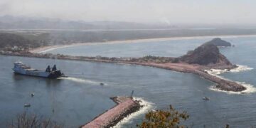 Ciudadano denuncia restricción de acceso en playa de la Isla de los Chivos en Mazatlán