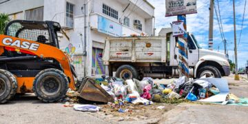Gobierno ineficiente; no aplica multas a quien saca la basura a deshoras