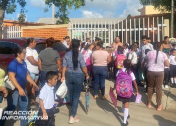 Escuelas primarias de la zona 031 inician ciclo escolar sin contratiempos, excepto la Vicente Guerrero