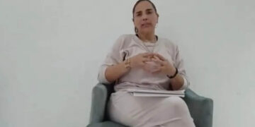 Video: Madre de Carlos Salcedo rompe el silencio ante orden de aprehensión en su contra