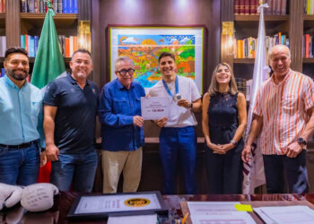 Rocha recibe al medallista olímpico Marco Verde y a su entrenador