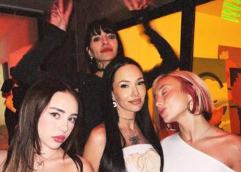 Tras lanzar supuesta indirecta a Nodal, Cazzu se va de fiesta con Nicki Nicole