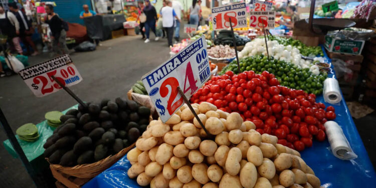 Inflación en México sube hasta 5.57 % en julio; hila 5 meses al alza