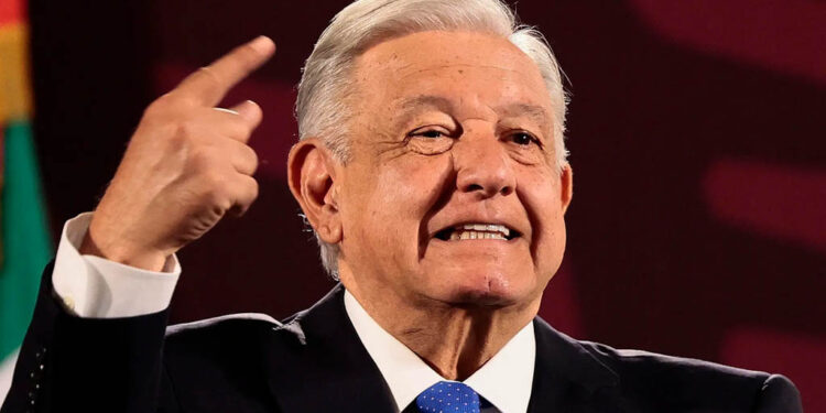 AMLO se lanza contra Mexicanos contra la Corrupción y la Impunidad por recibir 96 mdp de Estados Unidos