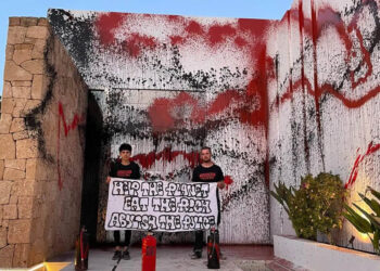 Video: Activistas climáticos vandalizan mansión de Messi en Ibiza