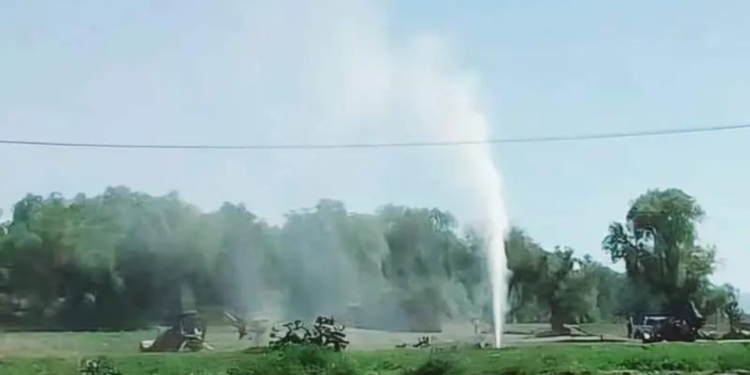 Por toma de huachicol, evacuan viviendas en Querétaro