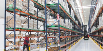 La “megafarmacia” atiende 44 casos cada siete días; tardaría 170 mil semanas en resolver el desabasto