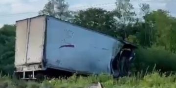 Dos personas mueren en choque de tráiler en la maxipista Mazatlán – Culiacán