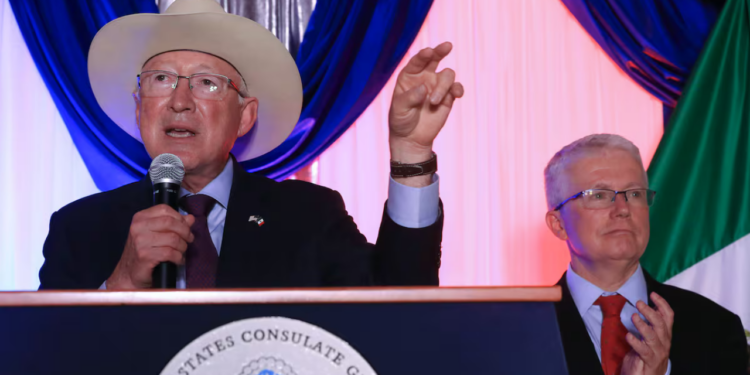 Ken Salazar responde a López Obrador: “Lo que se está viendo en Sinaloa no es culpa de Estados Unidos”