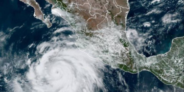 Huracán John se acerca a Guerrero; alistan más de 200 refugios por posible impacto