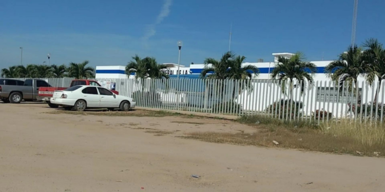Comando se lleva a tres heridos de bala de un hospital en Sinaloa