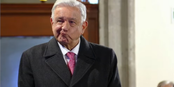 AMLO llora en su última Mañanera; así reaccionó al escuchar una canción en su honor: “Ahora sí, a La Chingada”