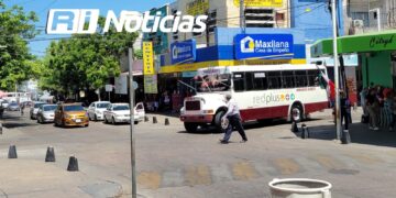 Tras quema de camiones, transportistas evalúan continuar prestando el servicio público en Culiacán
