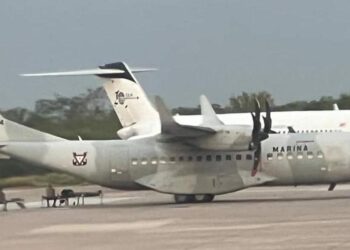 “No debería haber operativo especial”, alcalde tras arribo de avión de la Marina al Aeropuerto Internacional de Mazatlán