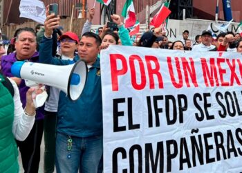Trabajadores del PJ y estudiantes marchan hacia el Senado contra la reforma de AMLO