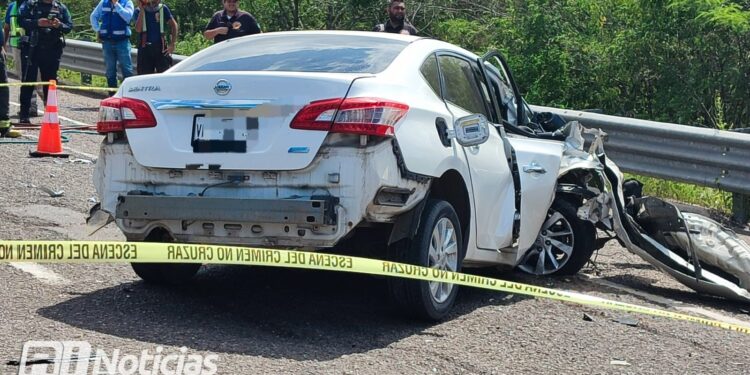 Automovilista muere prensado tras sufrir fuerte accidente vial en Libramiento Mazatlán
