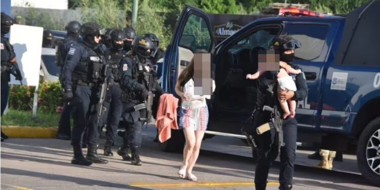 Bebé hija de Juan Carlos es dada de alta en Culiacán