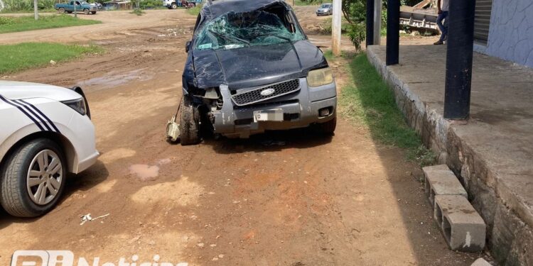 Aparatosa volcadura de camioneta en la Avenida Munich deja cuantiosos daños materiales