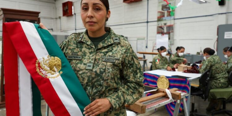 Claudia Sheinbaum recibirá banda presidencial confeccionada por soldado de la Sedena