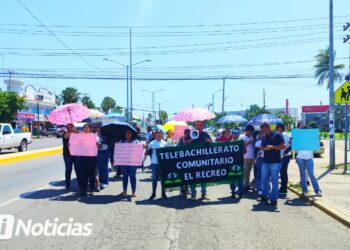 Maestros rurales acusan a Juan Carlos Patrón por deuda a la CFE en telesecundaria de El Recreo