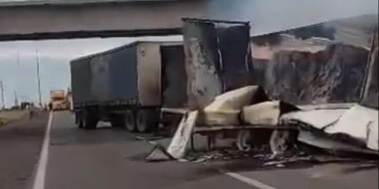 Localizan tres cuerpos sin vida en la zona de bloqueos en la maxipista Culiacán – Mazatlán