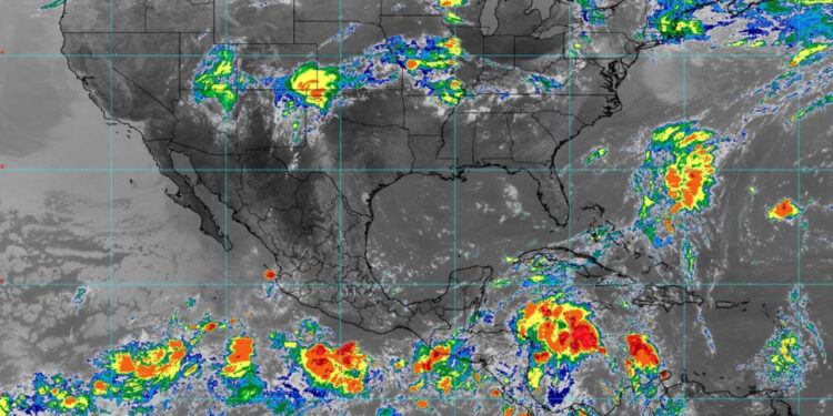 Alerta por lluvias en 16 estados de México