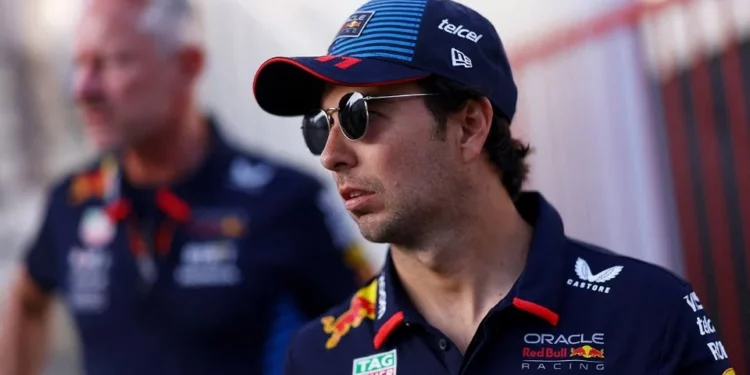 Checo Pérez, frustrado tras perder el podio por un choque en el Gran Premio de Azerbaiyán: “Fue un desastre total”