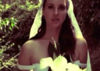 Lana Del Rey uso un vestido de novia de segunda mano que compro meses antes de casarse