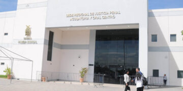 Ignorando los argumentos de la defensa universitaria y actuando de manera parcial, un juez de control vincula de nuevo a proceso al doctor Jesús Madueña, así como a integrantes del Comité de Adquisiciones