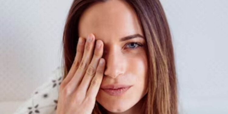 Esta es la razón por la que te tiembla el párpado de un ojo de forma involuntaria