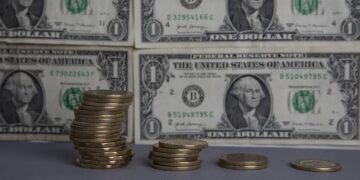 Peso roza las 20 unidades por dólar por avance de reforma judicial