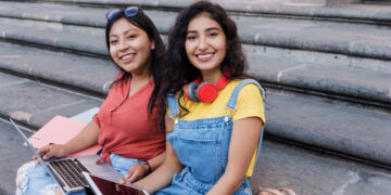 Estas son las carreras universitarias con más estudiantes mujeres en México en 2024